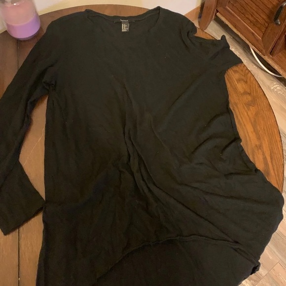 Two women’s shirts - Picture 4 of 5